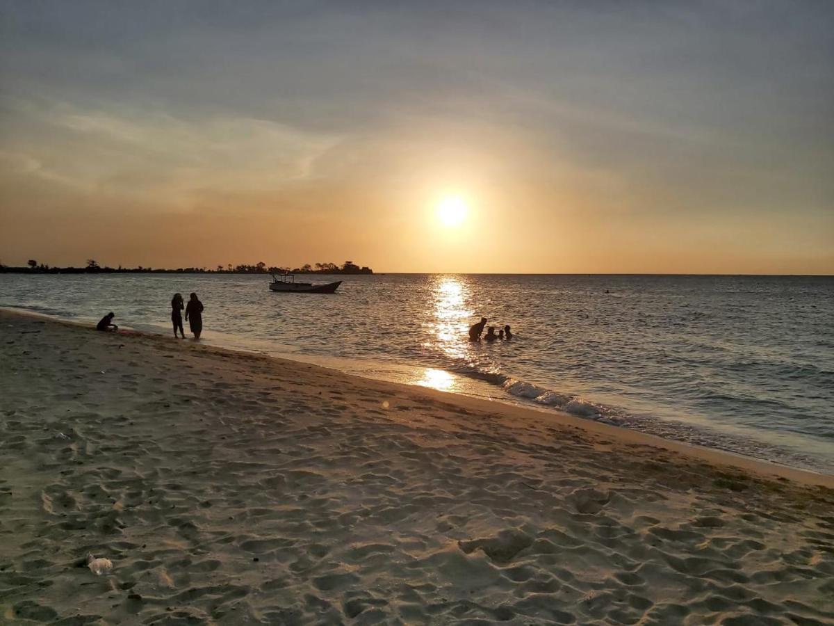 Omah Laut Bondo Jepara - By The Beach, Direct View Of The Sea, Great Base For Water Sports Margokerto Ngoại thất bức ảnh