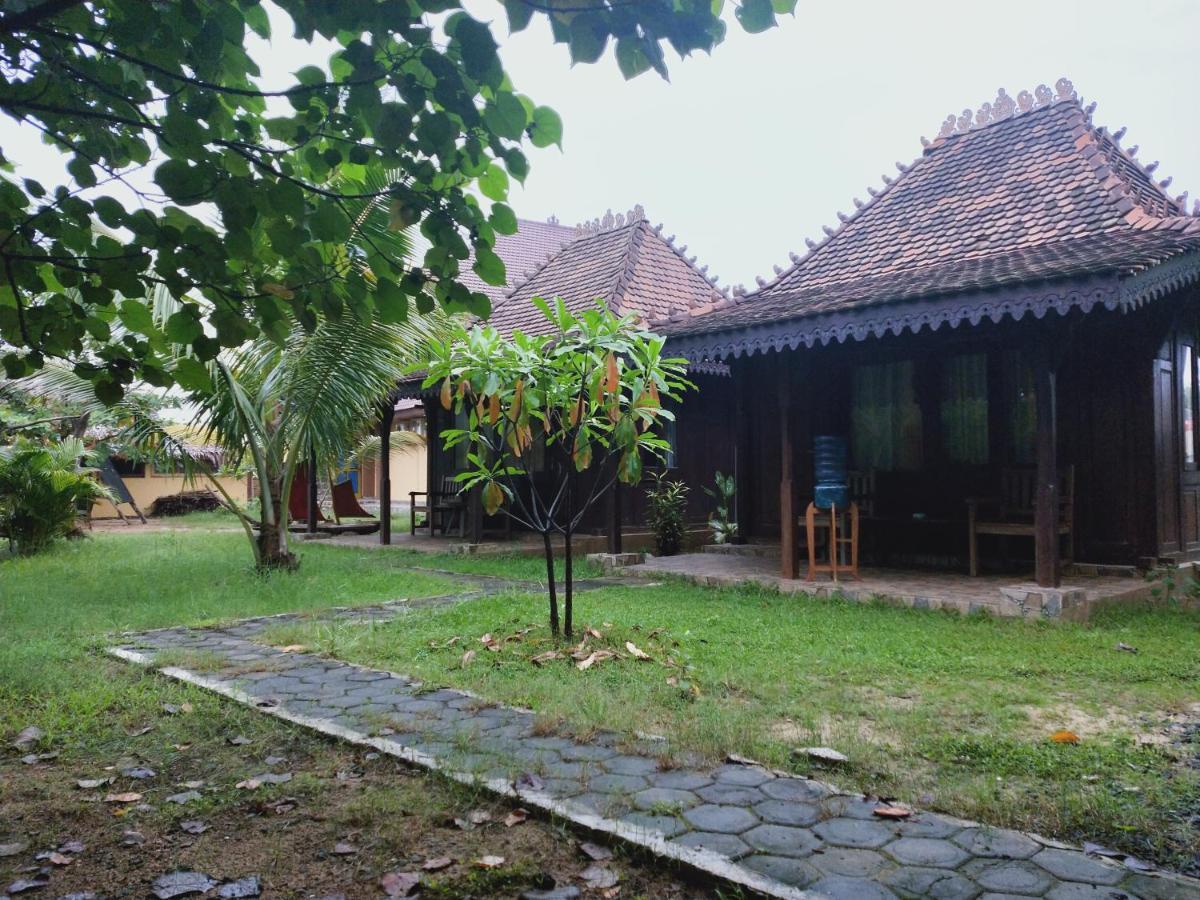 Omah Laut Bondo Jepara - By The Beach, Direct View Of The Sea, Great Base For Water Sports Margokerto Ngoại thất bức ảnh