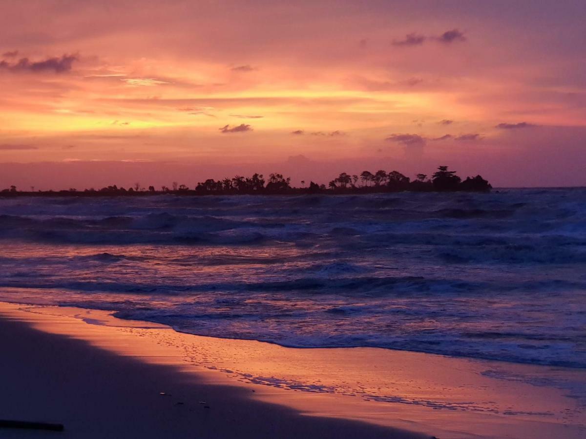 Omah Laut Bondo Jepara - By The Beach, Direct View Of The Sea, Great Base For Water Sports Margokerto Ngoại thất bức ảnh